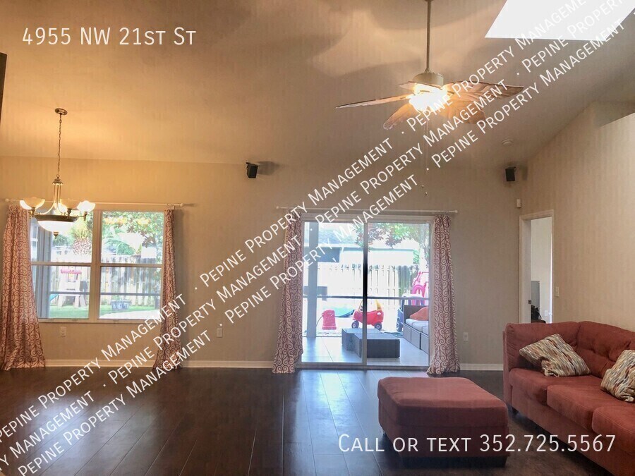 Building Photo - 4955 NW 21st St