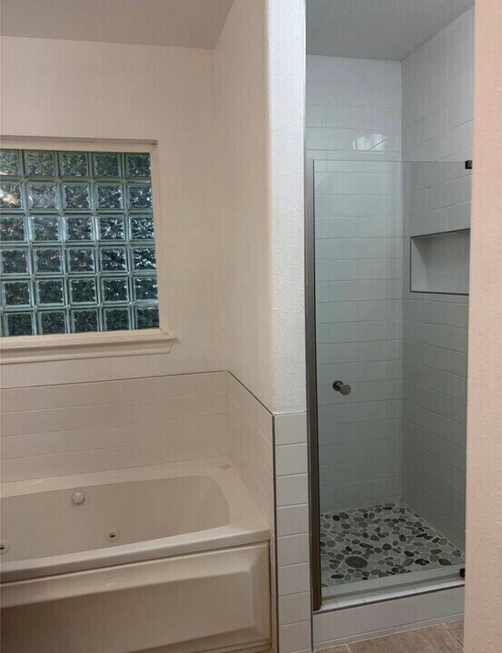 Building Photo - 3818 Treasure Island Dr