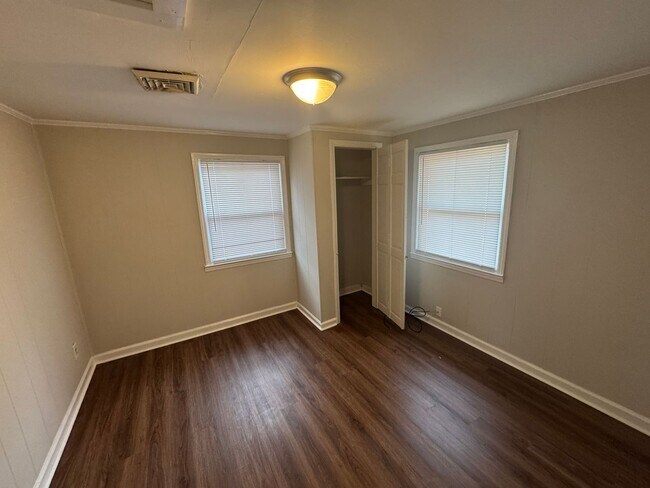 Building Photo - 2 Bedroom House in Sharpsburg - New Centra...