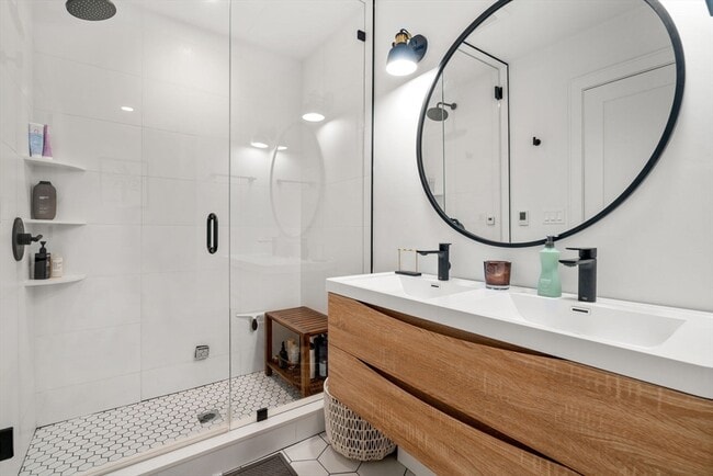 Building Photo - 75 Old Harbor St