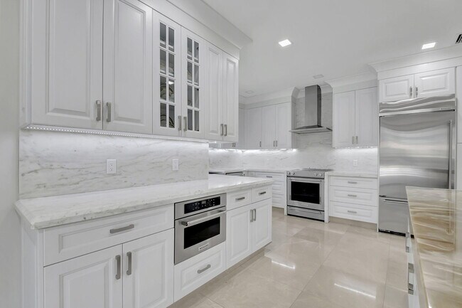Building Photo - 10099 Canoe Brook Cir