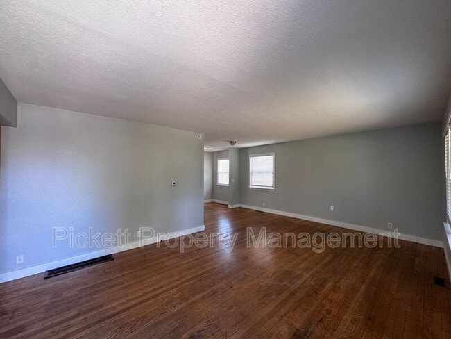 Building Photo - 631 Bertha Ave