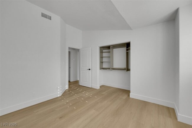 Building Photo - 7132 Mission Hills Dr