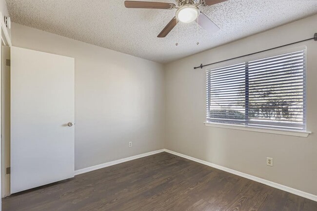 Building Photo - 11807 Acorn Creek Trail