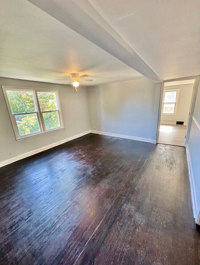 Building Photo - Sturges