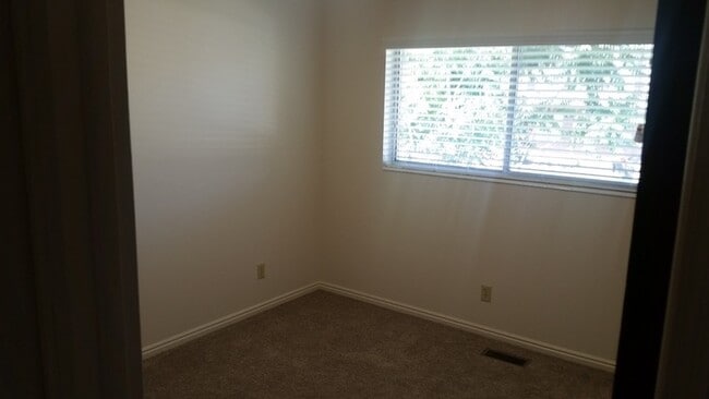 Building Photo - 1625 S 2000 W