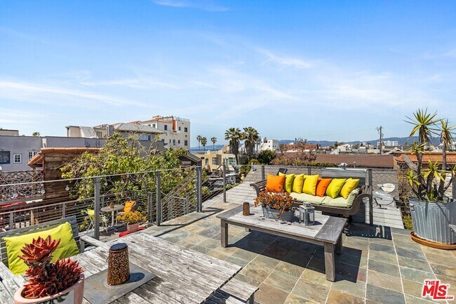 Building Photo - 24 Westminster Ave