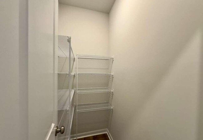 Building Photo - 5014 Pufa St