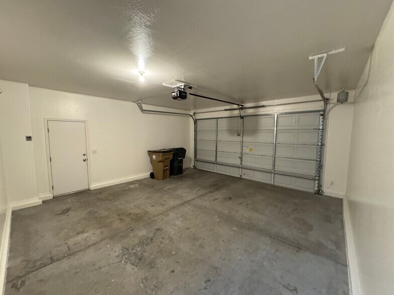 Building Photo - 17684 W Desert Bloom St