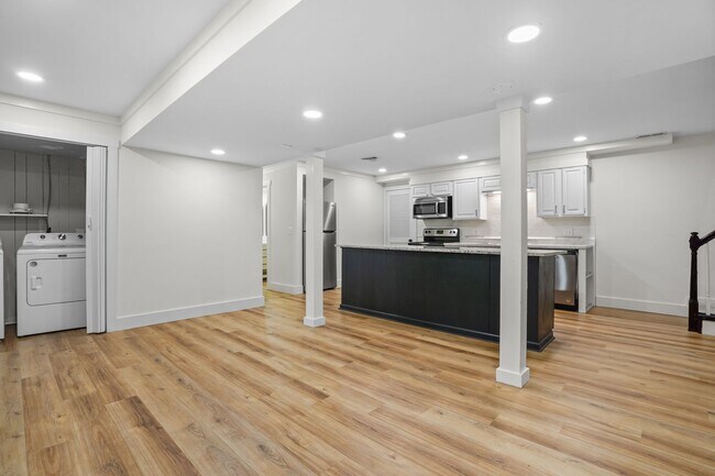 Building Photo - 6620 Upton Ln