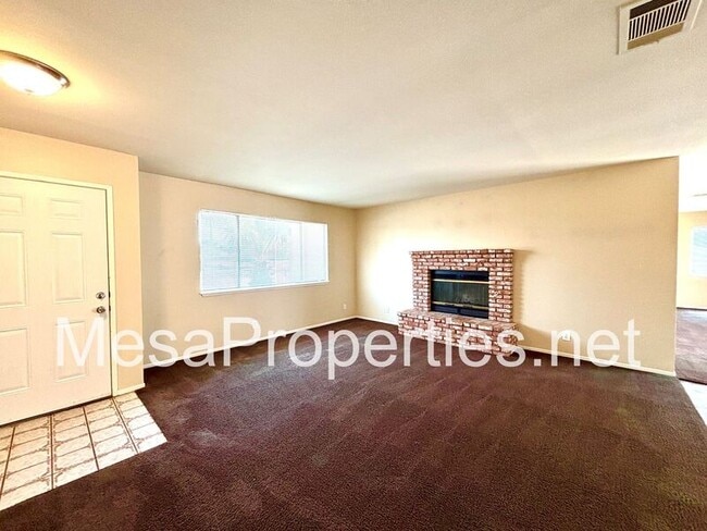 Building Photo - 8988 Grapefruit Ave