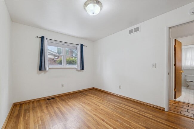 Building Photo - 25568 Kinyon St