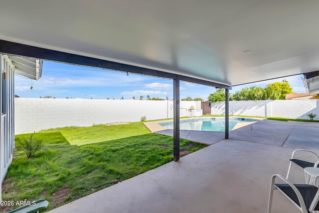 Building Photo - 1018 W Ivanhoe St