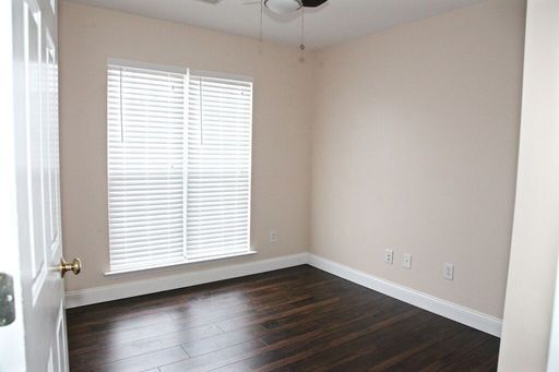 Building Photo - Beautiful Home with Spacious Open Floor Plan
