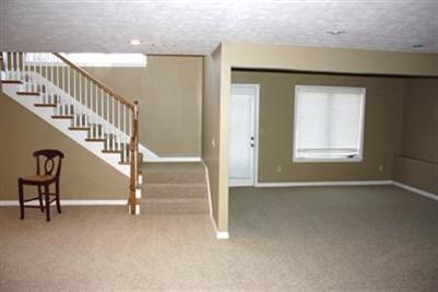 Building Photo - 1008 S Carriage Ave