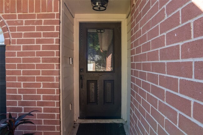 Building Photo - 3343 Bandell Dr