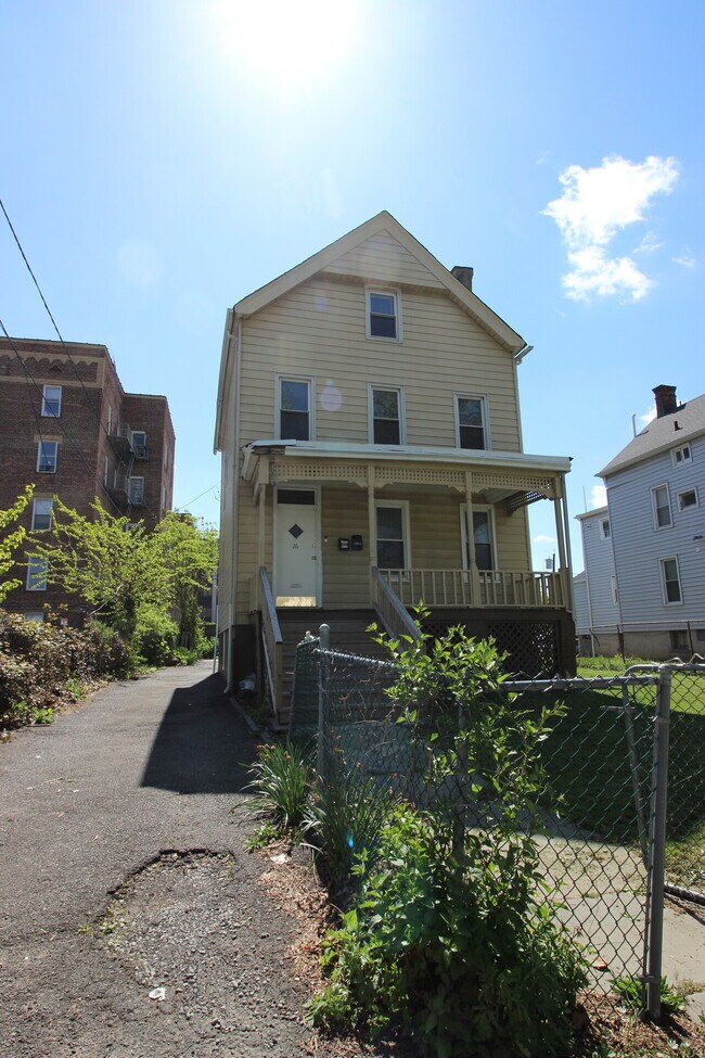 Building Photo - East Orange Rental