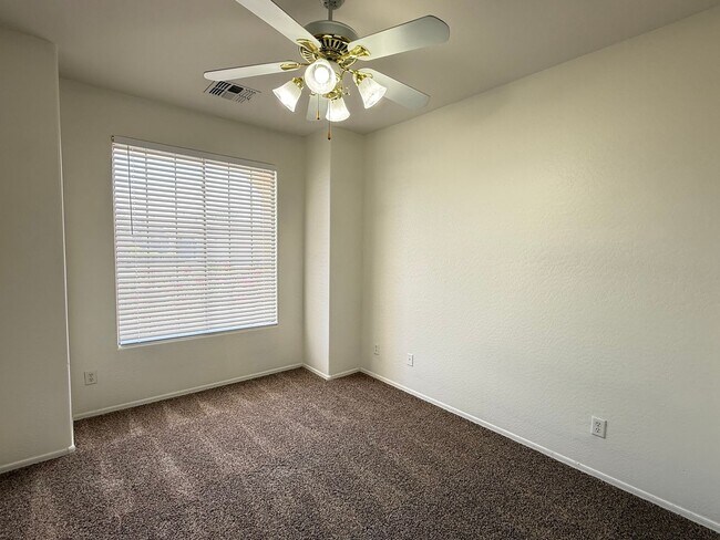 Building Photo - BRAND NEW CARPET 3 Bedroom 2 Bathroom Spacious Floorplan!