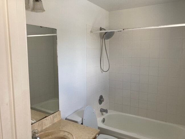 Building Photo - 3-Bedroom Pool Home in Bay Pointe – Kissimmee