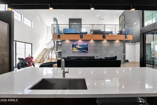 Building Photo - 8430 S 10th Ln