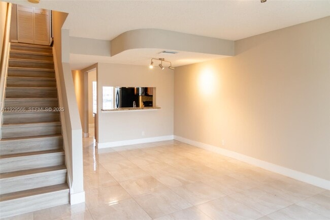 Building Photo - 16749 Hemingway Dr