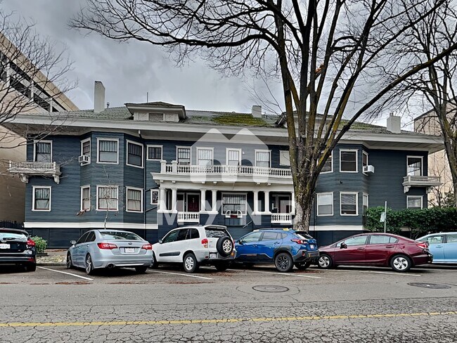 Building Photo - 827 14th St Apt B