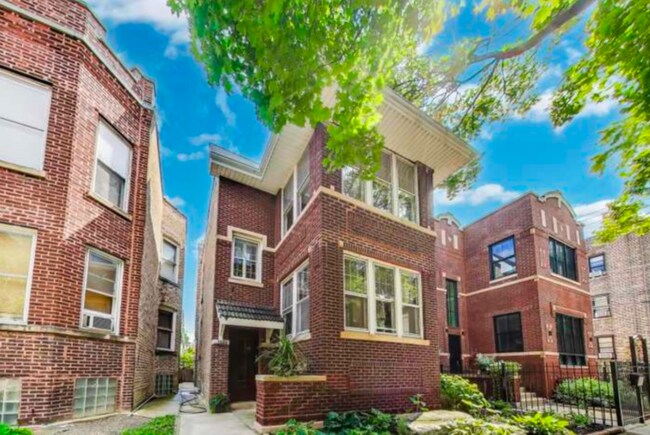 Building Photo - 3619 N Claremont Ave