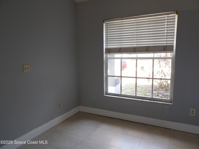 Building Photo - 1006 Locust Ave NW