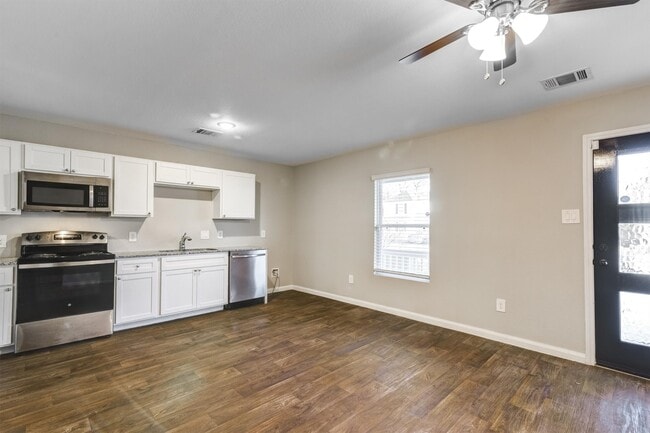 Building Photo - 16428 Jasmine Marie Pl