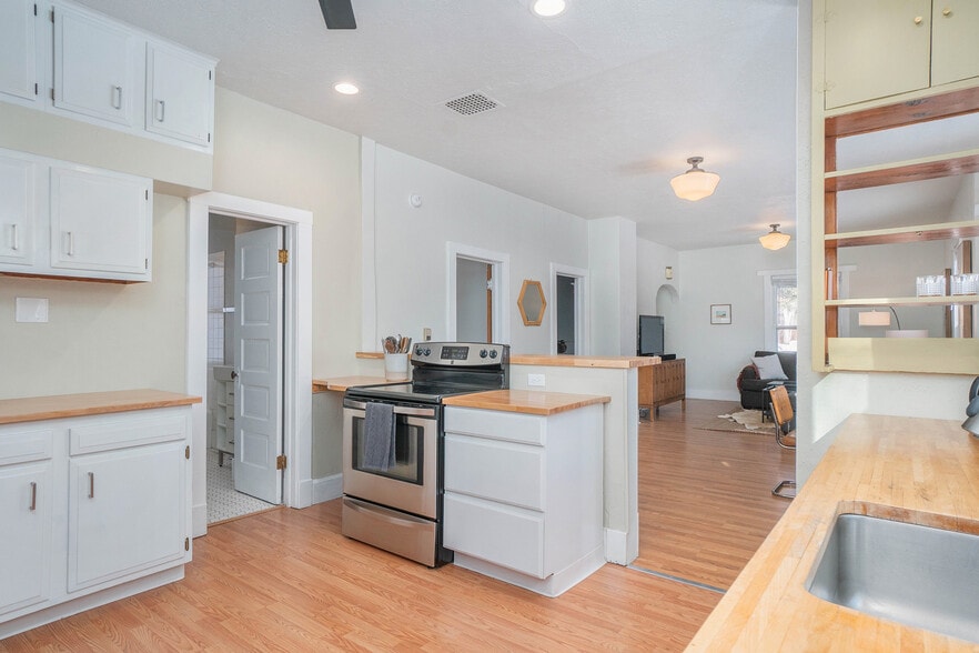 Building Photo - 515 West Mulberry Street