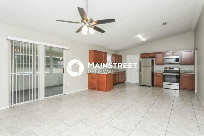 Building Photo - 3 Bedroom Pet-Friendly Home in Winter Haven, FL with Main Street Renewal