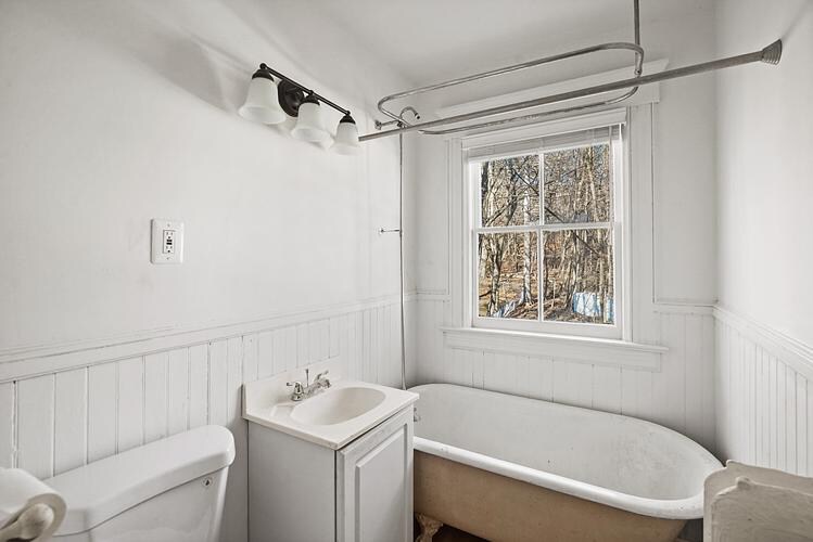 Building Photo - 46 Old Bedford Rd