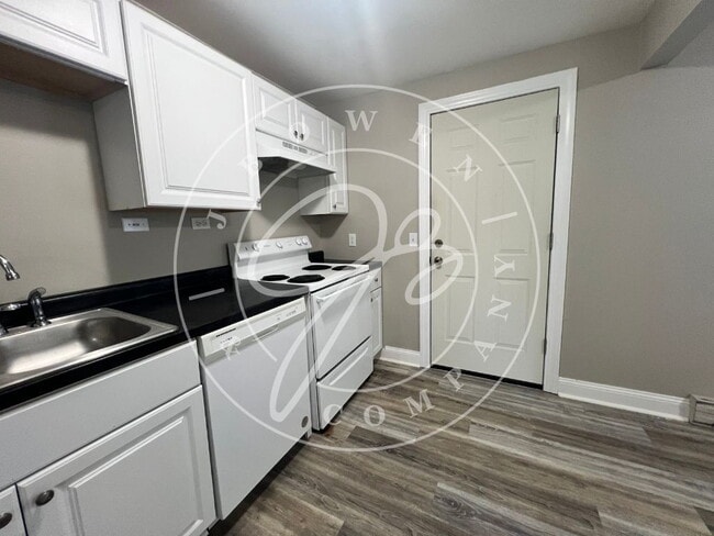 Building Photo - Completely updated 3 bedroom home with fin...
