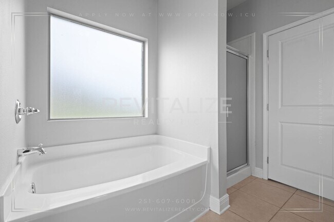 Building Photo - 11070 Courtland Ct