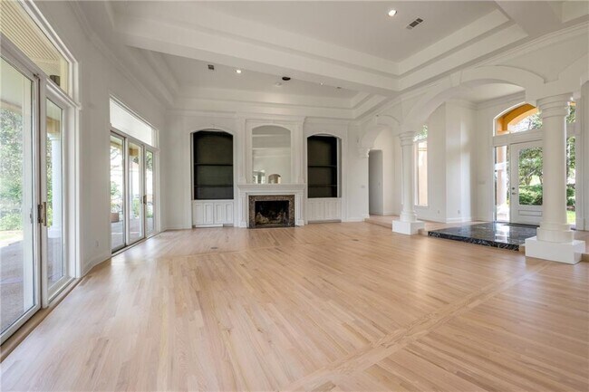 Building Photo - 16018 Fontaine Ave