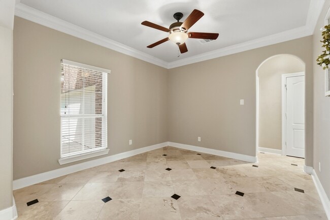 Building Photo - 2702 Pine tr