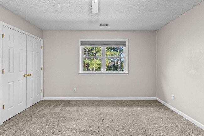 Building Photo - Three Bedroom Rental directly next to Arnall Middle School