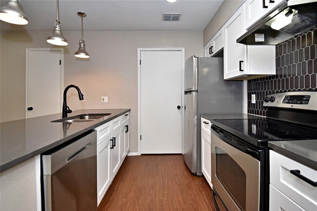 Building Photo - 4411 Whispering Valley Dr