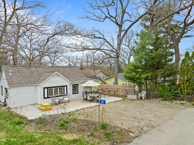 Building Photo - 801 Spruce St