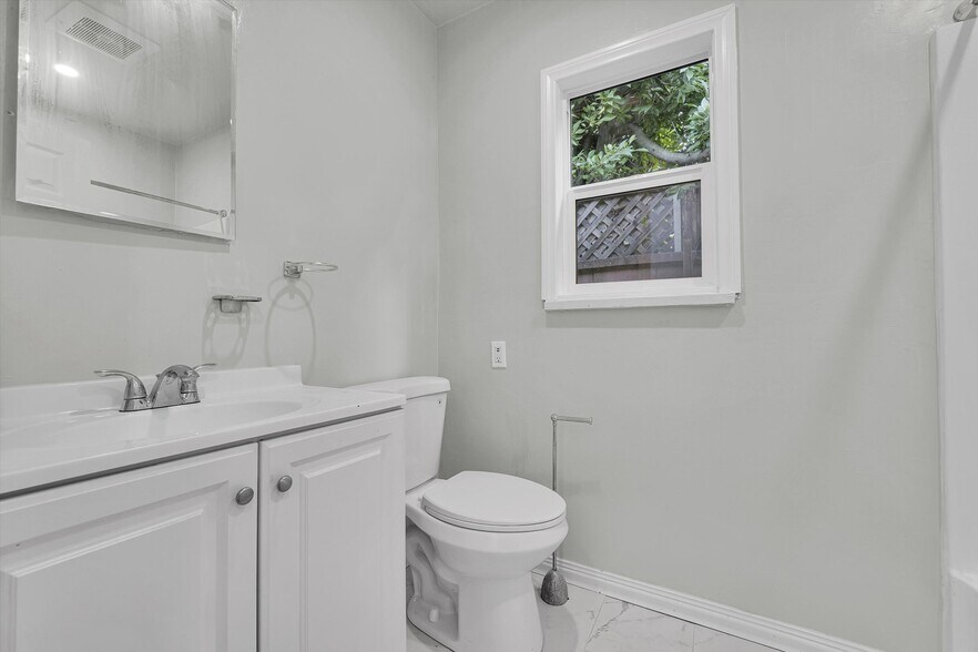 Building Photo - 4078 Alla Rd