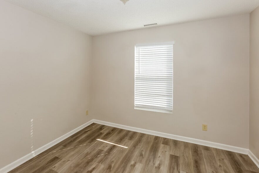 Building Photo - 803 Chastain Ave