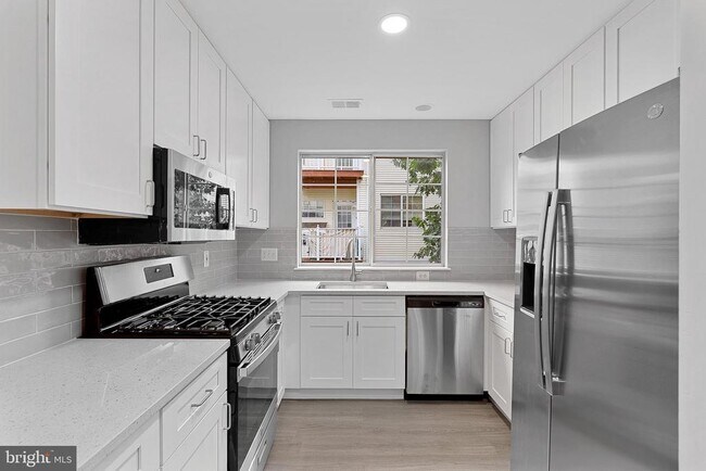 Building Photo - 21850 Locomotive Terrace