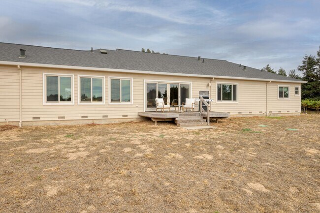 Building Photo - Wine Country Living! Spacious 4 bedroom 2....