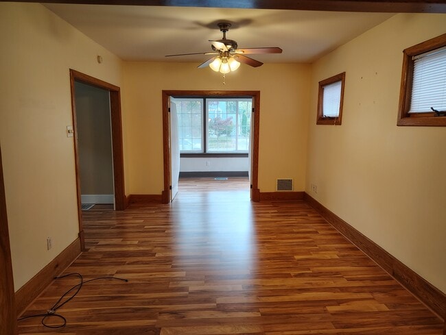 Building Photo - 186 Westfield Rd