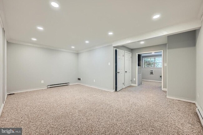 Building Photo - 824 Century St