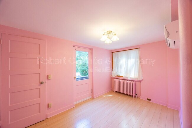 Building Photo - 205 Jinny Hill Rd