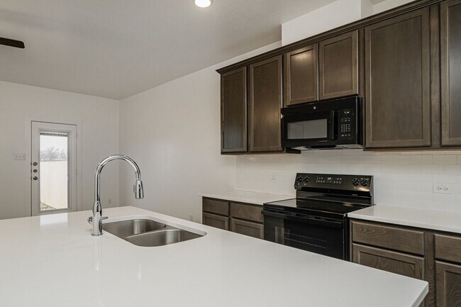 Building Photo - 8433 Adelaide Dr