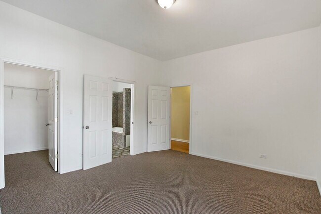 Building Photo - 4527 S St Lawrence Ave