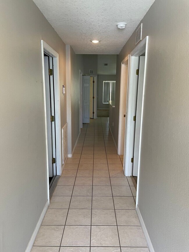 Building Photo - 2/2 Villa with a One-car garage in Dade City!