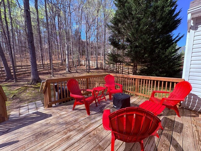 Building Photo - FREDERICKSBURG - MINUTES TO VRE - EASY COMMUTE TO QUANTICO!